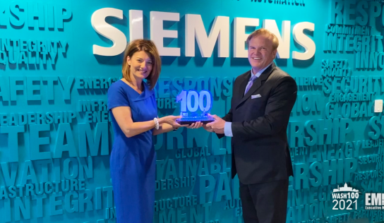 Executive Mosaic CEO Jim Garrettson Presents 2021 Wash100 Award to Tina Dolph, President and CEO of Siemens Government Technologies