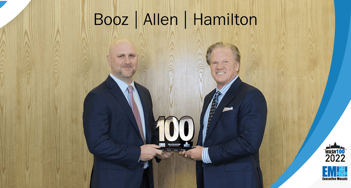 Executive Mosaic CEO Jim Garrettson Presents 2022 Wash100 Award to Booz Allen EVP Steve Escaravage