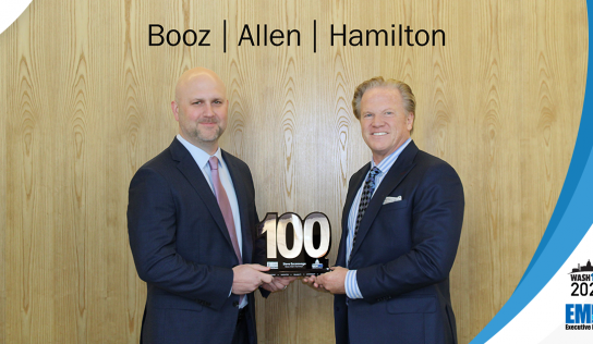 Executive Mosaic CEO Jim Garrettson Presents 2022 Wash100 Award to Booz Allen EVP Steve Escaravage